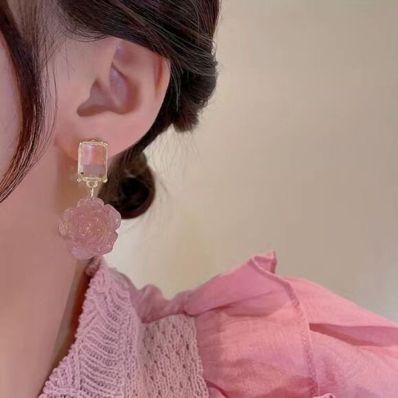🔅🆕🔅 Touch of Class Feminine Elegant Chic Pink Flower Earrings ✨ - Picture 1 of 12